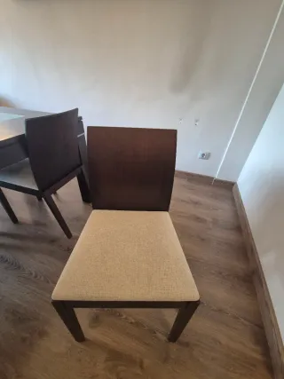 Mesa extensible madera robusta y 4 sillas