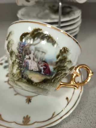 Juego de tazas y platos de porcelana fina