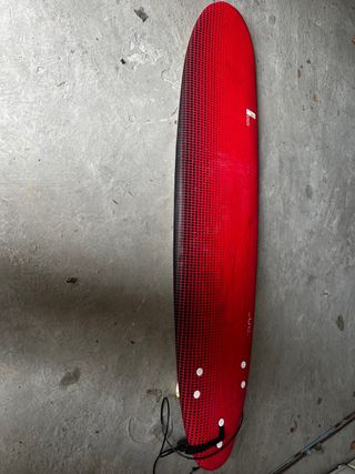 Tabla de surf roja para principiantes