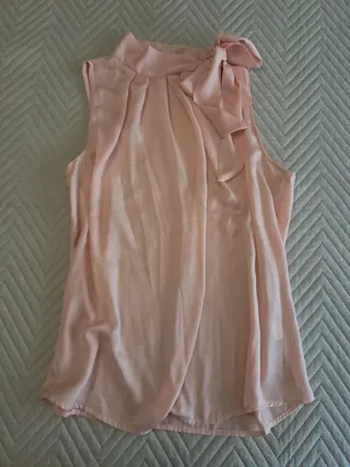 Blusa rosa con lazo