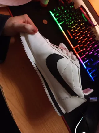 Zapatillas Nike Blancas y Negras