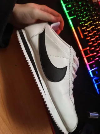 Zapatillas Nike Blancas y Negras