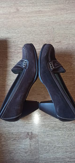 Zapatos de piel señora. Núm 38. Sin estrenar.
