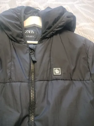 Cazadora Zara con capucha hombre negra