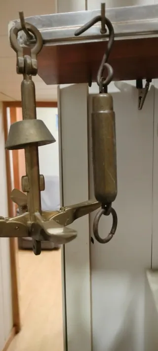 Balanza de bronce vintage