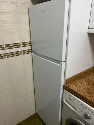 Frigorífico 2 puertas Midea No Frost MDRT3 85MTE01