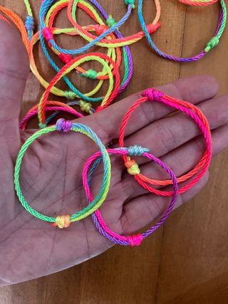 25 Braccialetti di filo multicolore