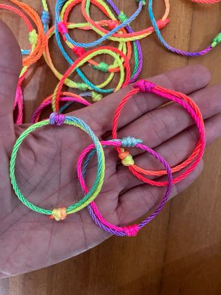 25 Braccialetti di filo multicolore