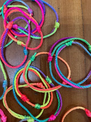 25 Braccialetti di filo multicolore