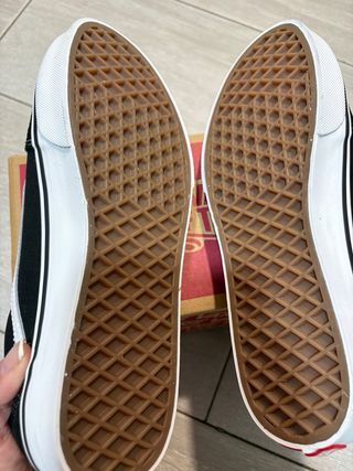 Vans Negras y Blancas Nuevas