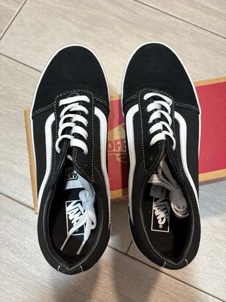 Vans Negras y Blancas Nuevas