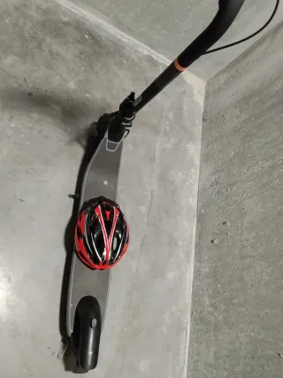 Patinete eléctrico Ninebot con casco, negociable