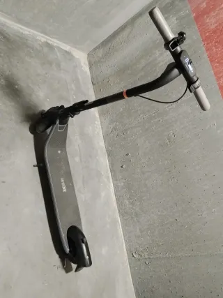 Patinete eléctrico Ninebot con casco, negociable