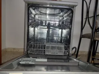 Lavavajillas Midea en excelente estado