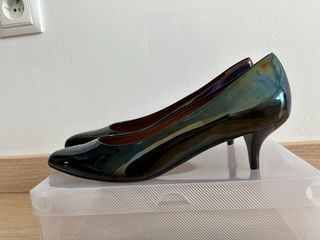 Zapatos salón de charol negro Paco Gil