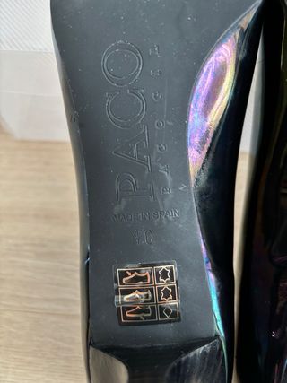 Zapatos salón de charol negro Paco Gil