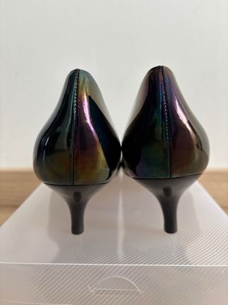 Zapatos salón de charol negro Paco Gil