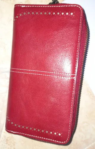 Portafogli in pelle rossa con dettagli