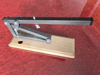 Partidor de almendras y nueces