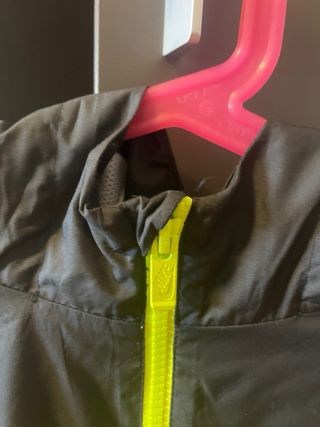 Chaqueta Nike Deportiva Negra y Amarilla