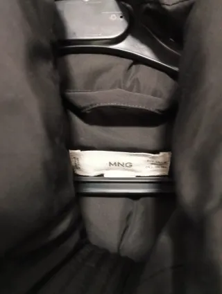 Plumas o Anorak Mango Negro Repelente al Agua