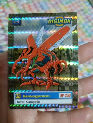 Carta Digimon Kuwagamon Holográfica