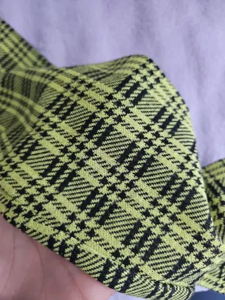 Camiseta manga larga de cuadros verdes y negros