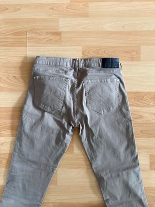 Pantalón vaquero skinny gris