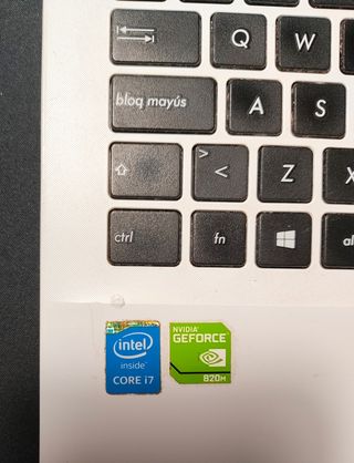 Portátil Asus F555L 8GB RAM 1TB HDD + 265GB SSD