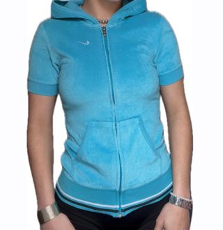 top Nike y2k con capucha y manga corta