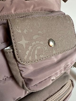 Mochila Desigual rosa y beige acolchada