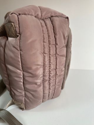 Mochila Desigual rosa y beige acolchada