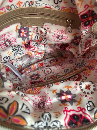 Mochila Desigual rosa y beige acolchada