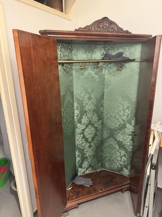 Armario antiguo de madera