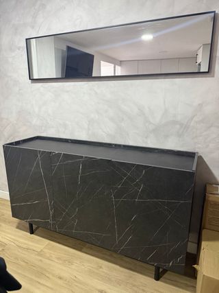 Aparador y espejo negro efecto mármo