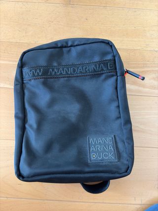 Bolso bandolera Mandarina Duck negro