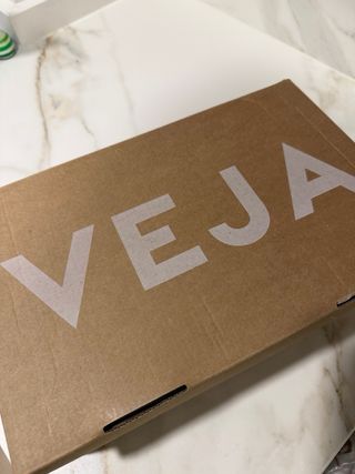 Zapatillas Veja Blancas y Negras