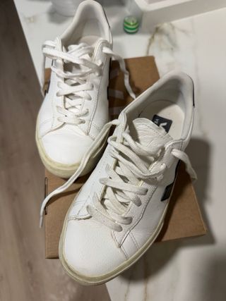Zapatillas Veja Blancas y Negras