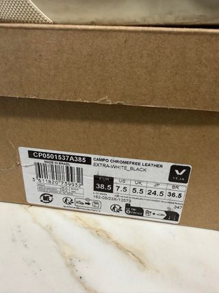 Zapatillas Veja Blancas y Negras