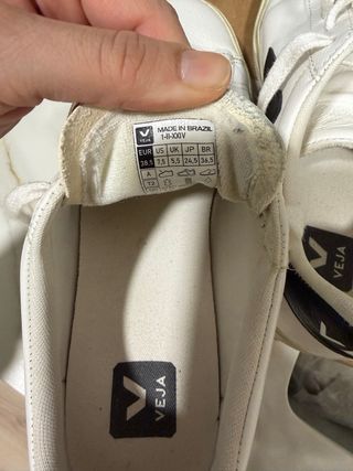 Zapatillas Veja Blancas y Negras