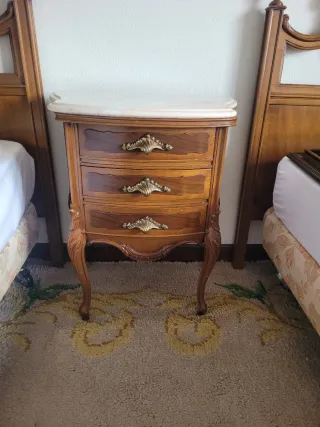 Mueble auxiliar madera con tapa mármol