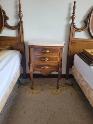 Mueble auxiliar madera con tapa mármol