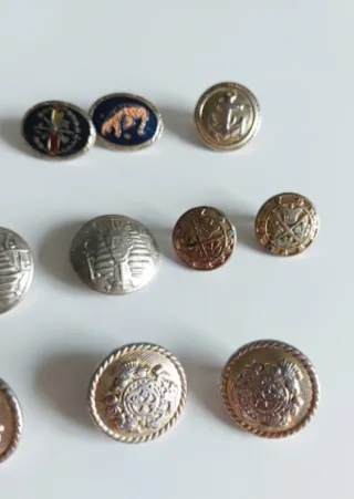 Lote de 12 botones militares y decorativos