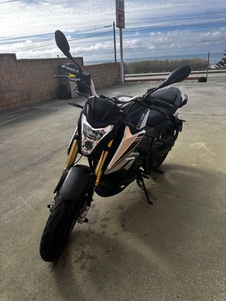 Moto Cyclone 125cc Naked Negra/Plateada