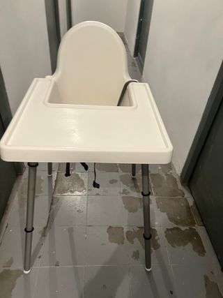 Trona bebé blanca como nueva de ikea.