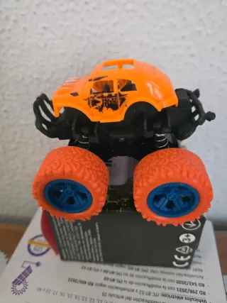 Coche Monstruo Naranja.  Mónica