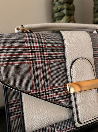 Bolso de mano cuadros blanco y multicolor