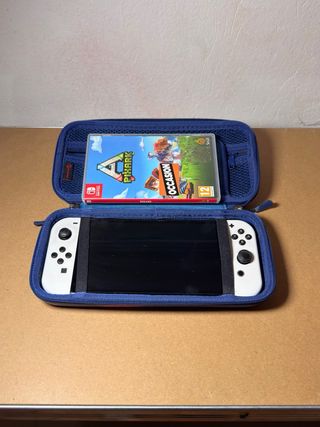 Nintendo Switch OLED + Gioco + Custodia