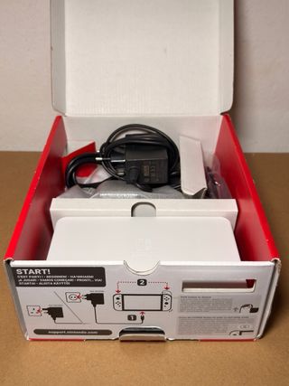 Nintendo Switch OLED + Gioco + Custodia