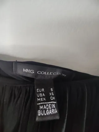 Vestido largo negro plisado